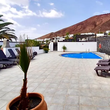 בקתה Under The Volcano In Playa Blanca *